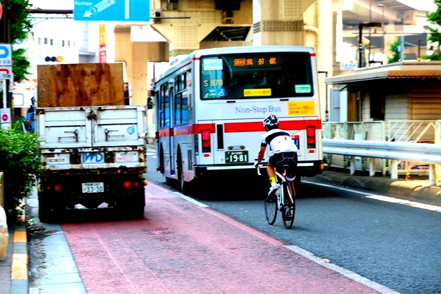 世田谷区の国道246号、自転車とバスレーン共用化へ